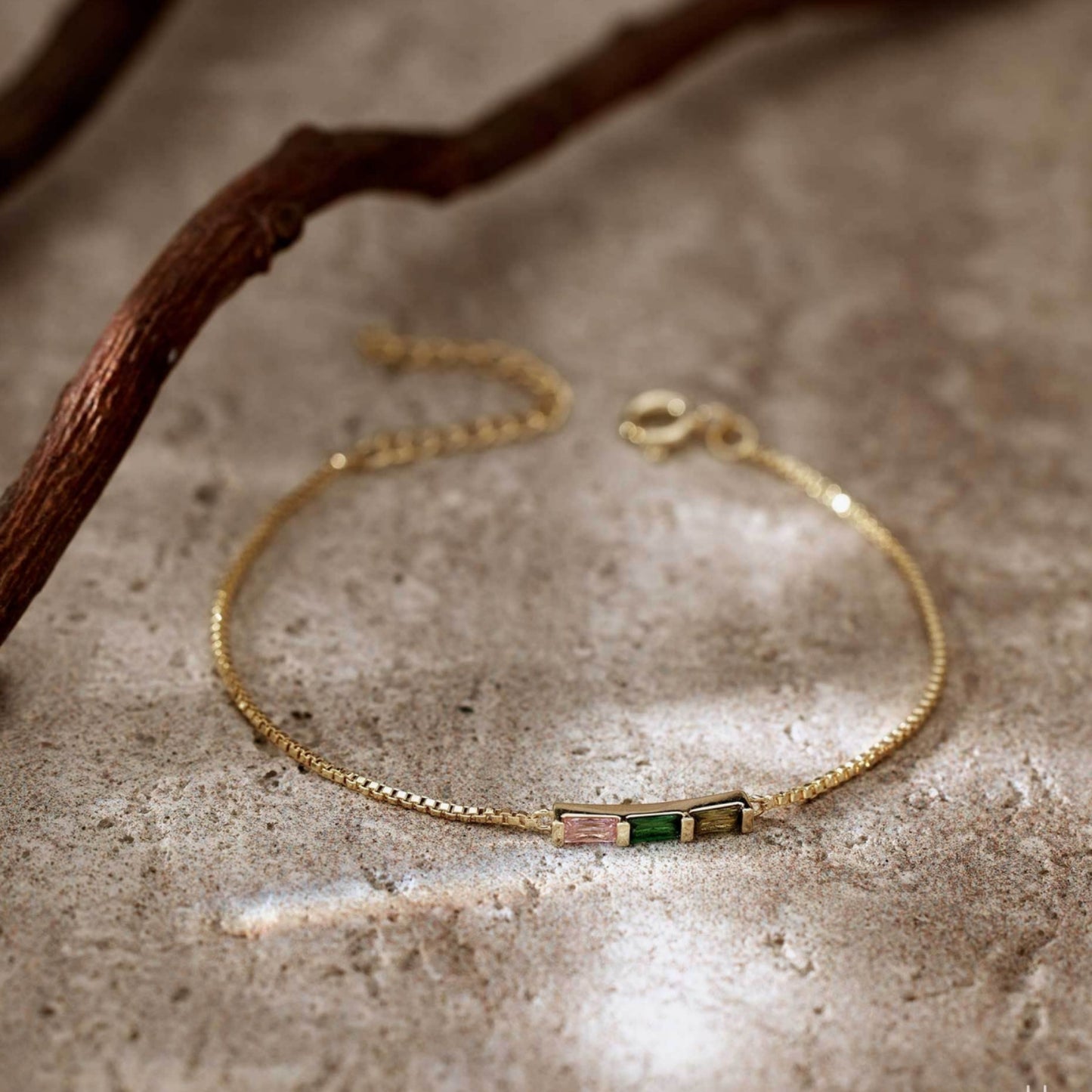 Bracelet en or 14 carats avec pierre de naissance