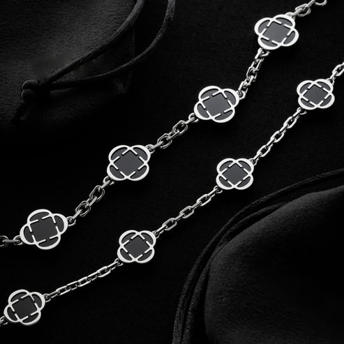 Collier en pierre précieuse et trèfle en onyx 