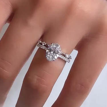 Oval Cut Engagement & Wedding Band Set