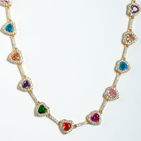 Collier en forme de cœur décoré de zircons synthétiques 