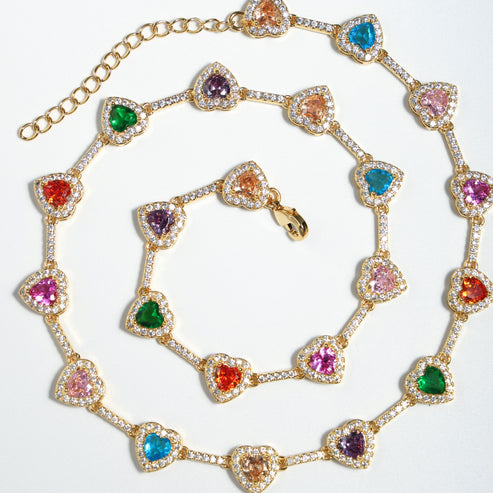 Collier en forme de cœur décoré de zircons synthétiques 