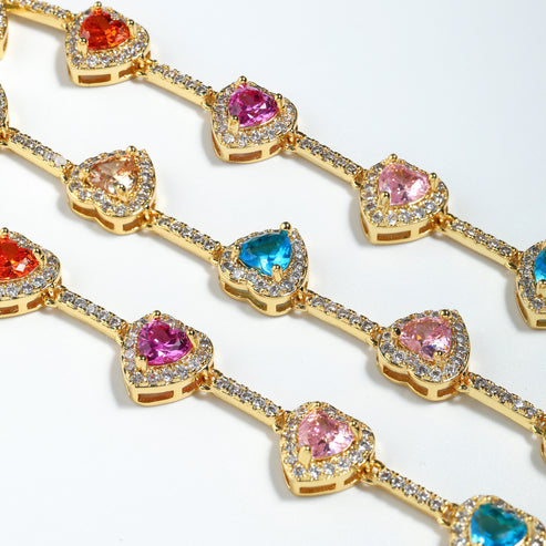 Collier en forme de cœur décoré de zircons synthétiques 