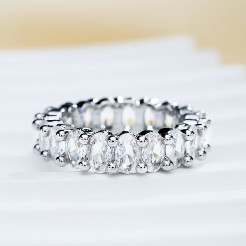 Bague d'amour plaquée or avec zircone cubique ovale 