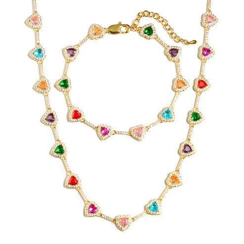 Collier en forme de cœur décoré de zircons synthétiques 