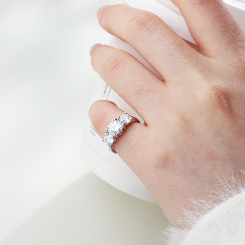 Bague ouverte en moissanite synthétique à 3 pierres🌟 