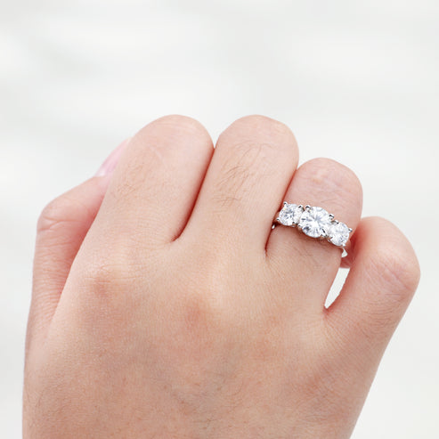 Bague ouverte en moissanite synthétique à 3 pierres🌟 