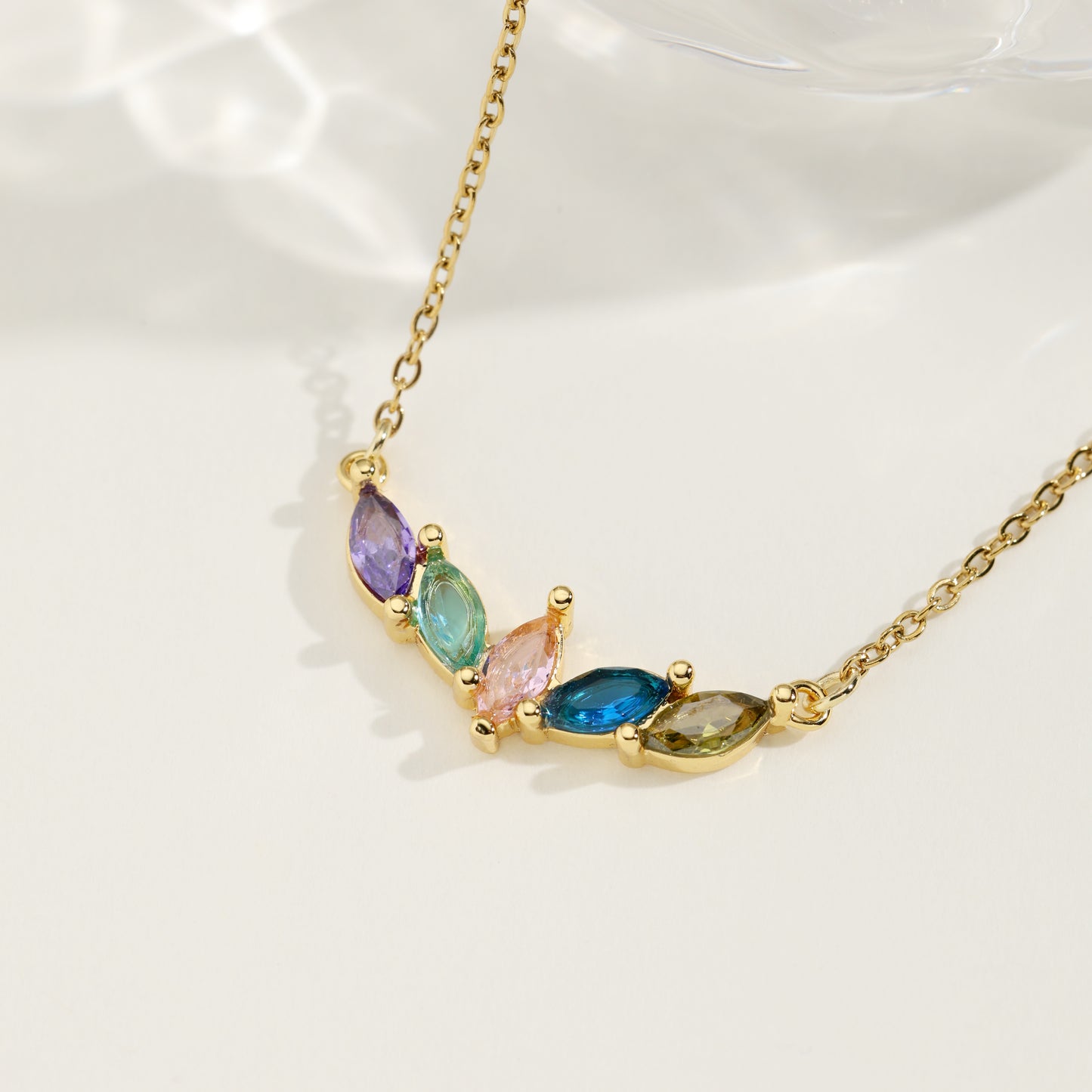 Collier avec pierre de naissance familiale 