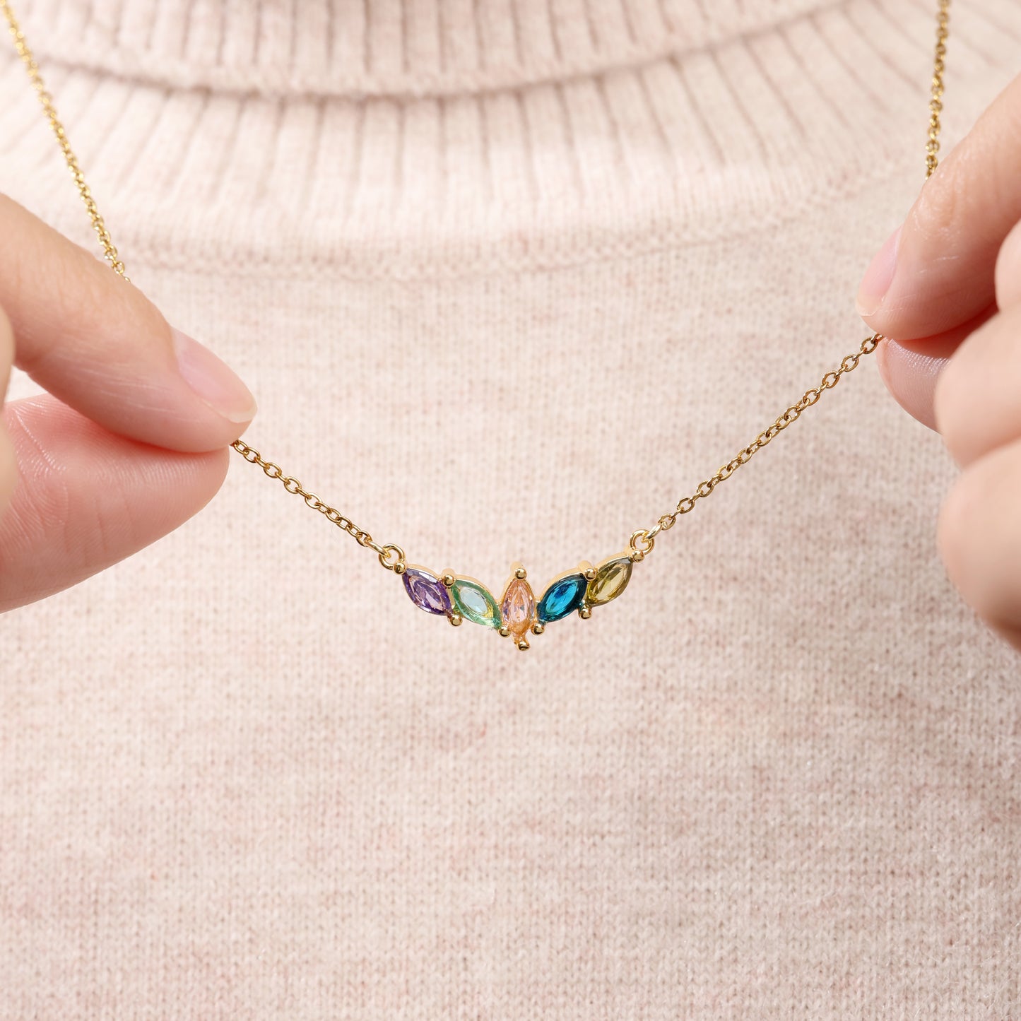 Collier avec pierre de naissance familiale 