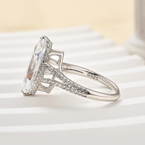 Bague exquise à tige fendue taille marquise 
