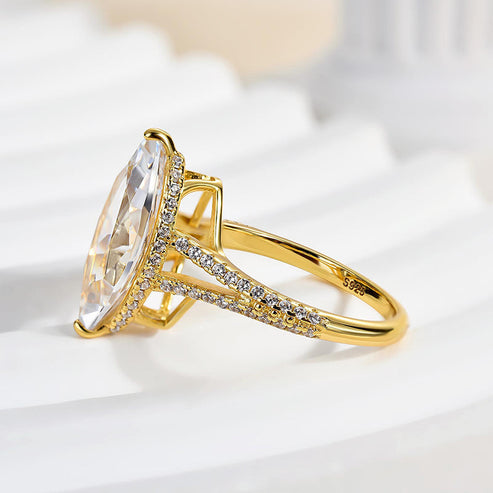 Bague exquise à tige fendue taille marquise 
