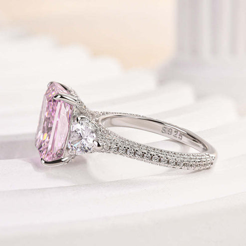 Bague de fiançailles à trois pierres taille radiant en pierre rose 