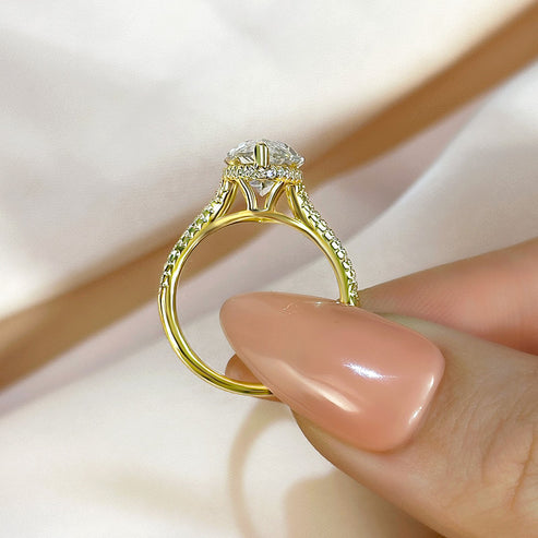 Bague exquise à tige fendue taille marquise 