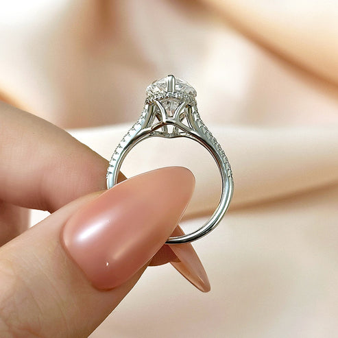 Bague exquise à tige fendue taille marquise 