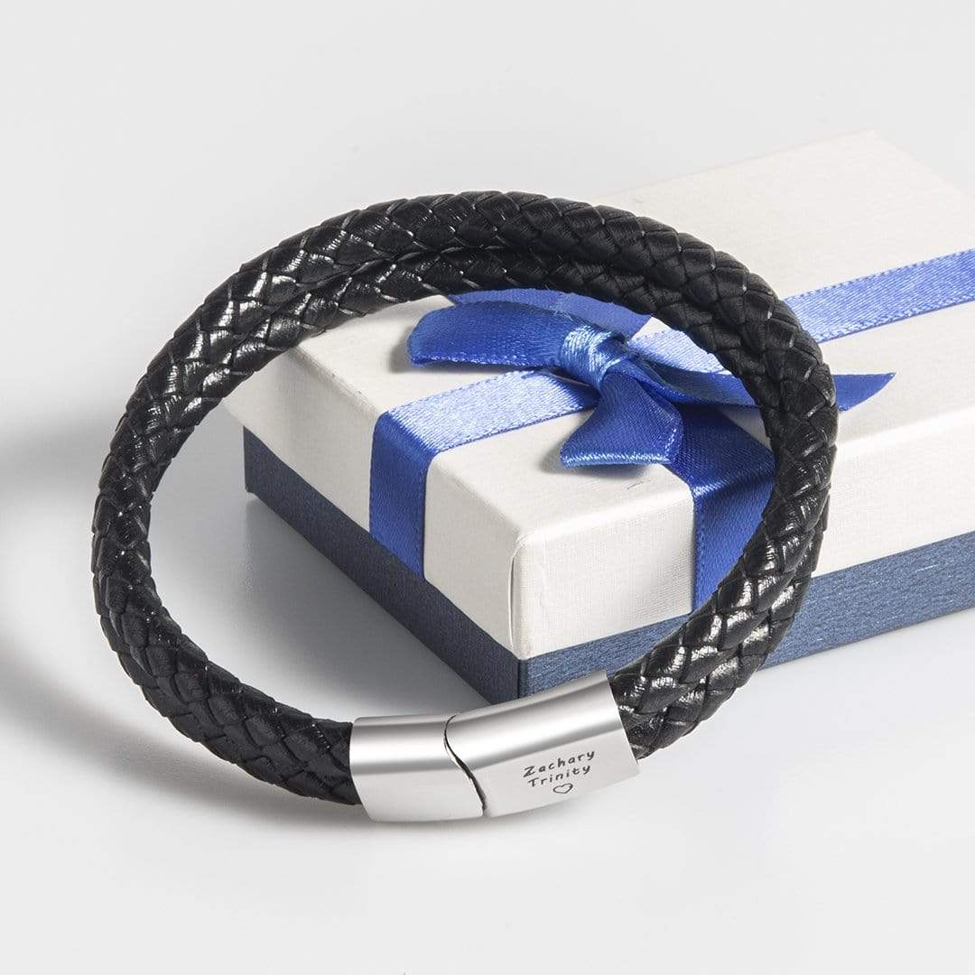 Bracelet en cuir noir gravé