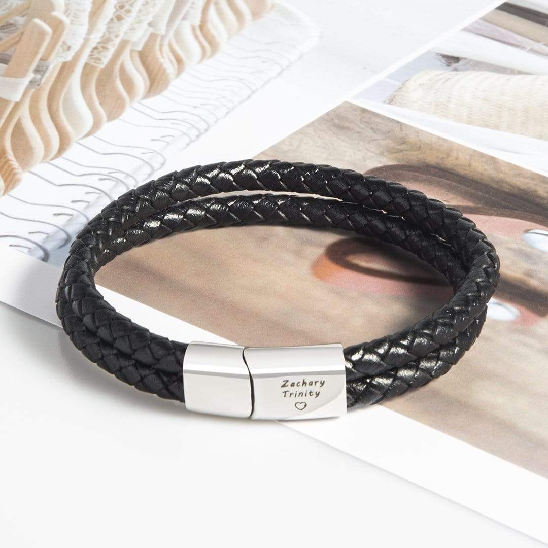 Bracelet en cuir noir gravé