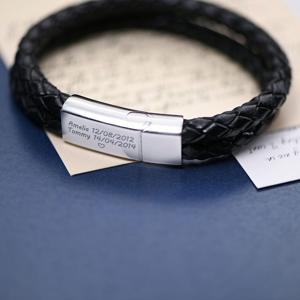 Bracelet en cuir noir gravé