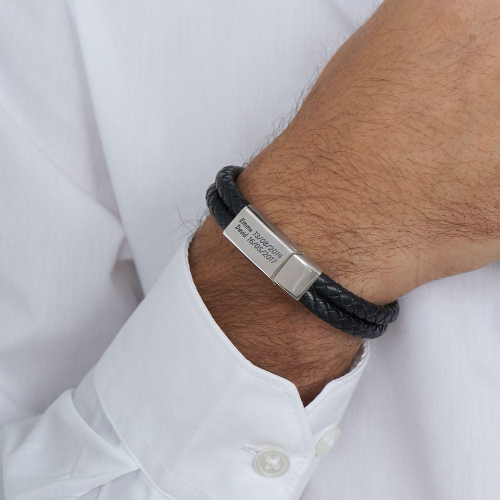 Bracelet en cuir noir gravé