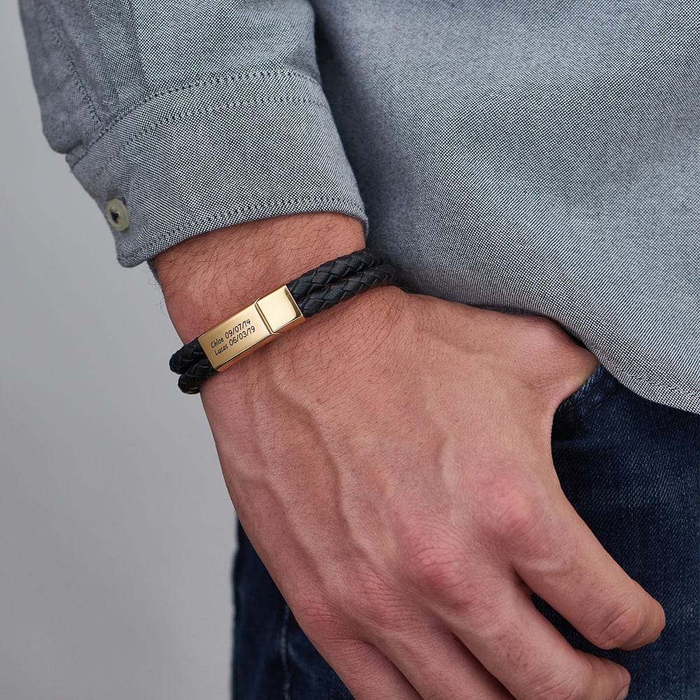 Bracelet en cuir noir gravé