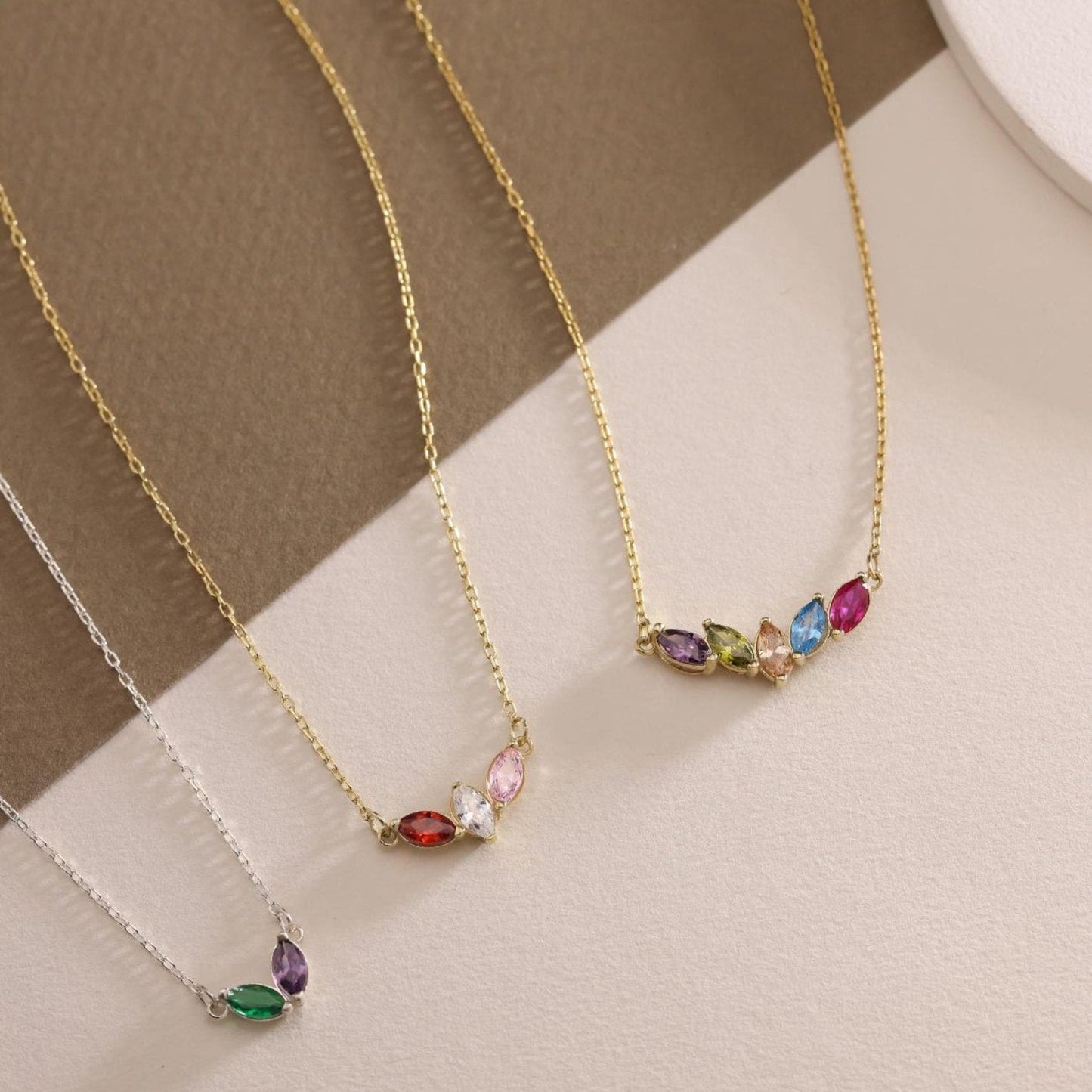 Collier avec pierre de naissance familiale 