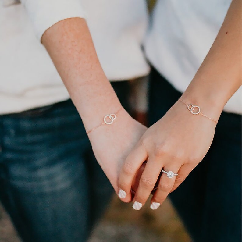 Bracelet à anneaux entrelacés mère-fille 