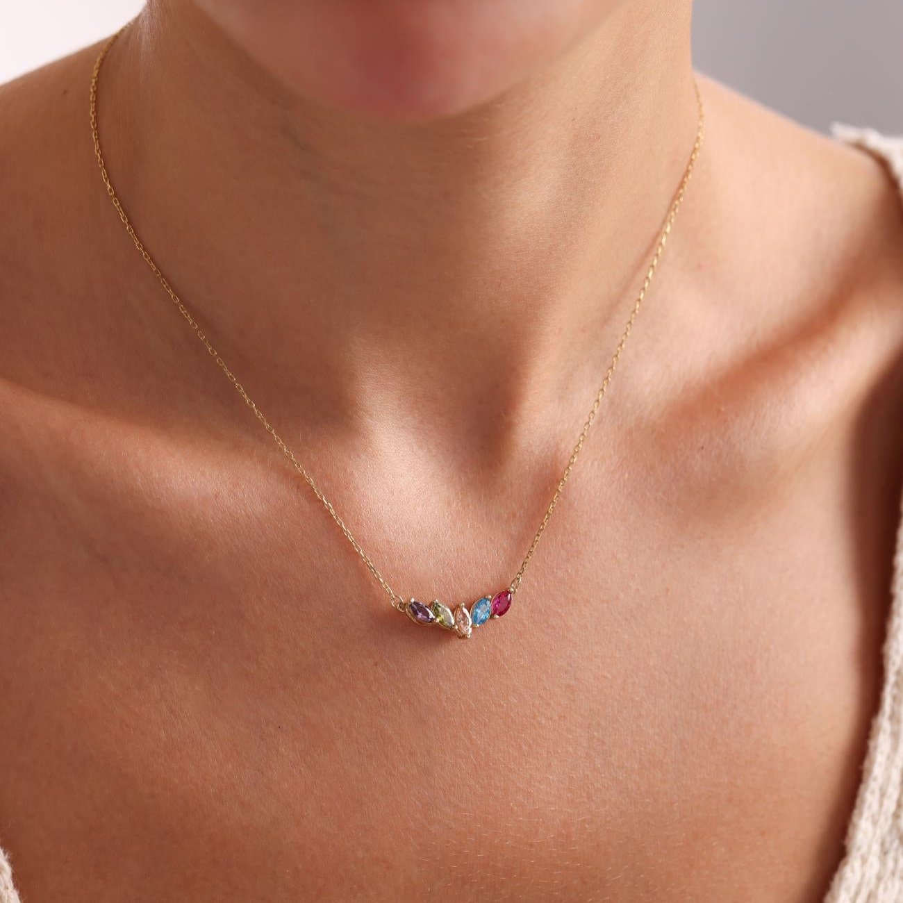 Collier avec pierre de naissance familiale 